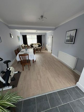 586, Whitton Avenue West, Greenford photo 4