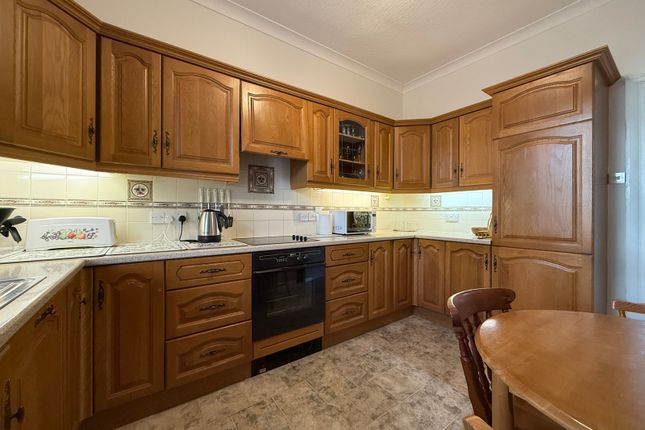 2, Sutton Gardens, Tenby photo 2