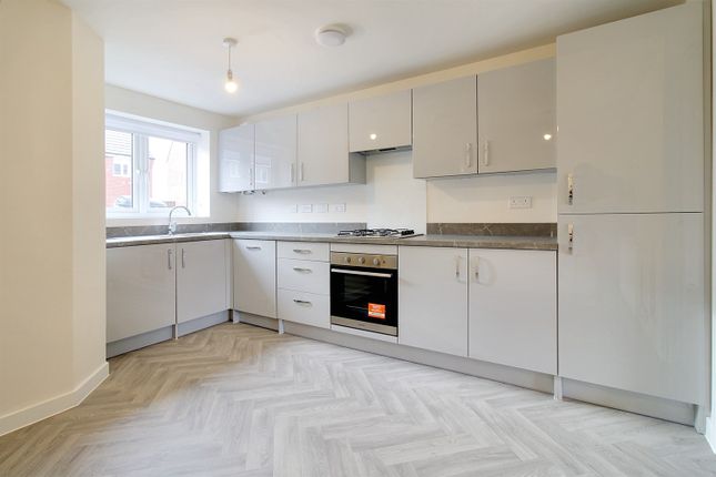 58, Horwood Drive, Gedling, Nottingham photo 3