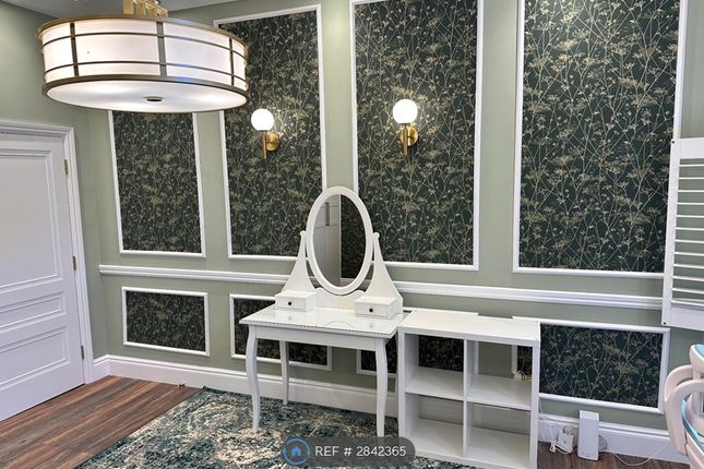 Flat, West Kensington Mansions Beaumont Crescent, London photo 4