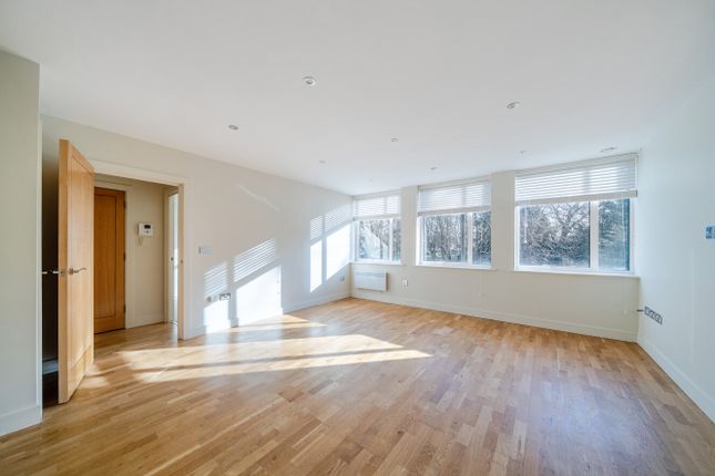 Flat 2, St. Brides House, 32, High Street, Beckenham photo 3
