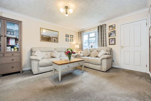 12, Ingram Close, Bedford photo 3