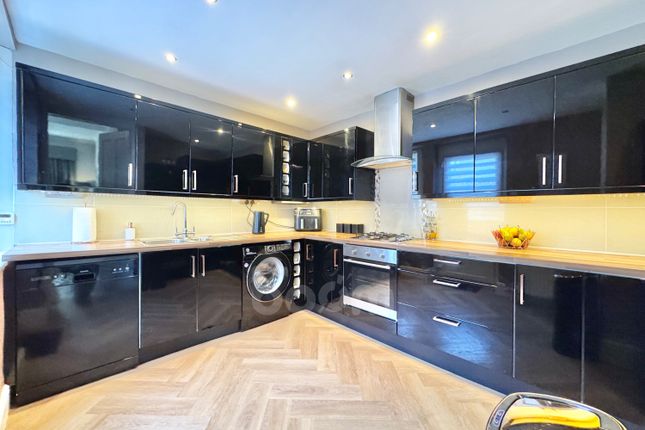 7, Muirend Street, Kilbirnie photo 3