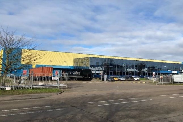 Warehouse to let in Castle Road, Sittingbourne, Kent