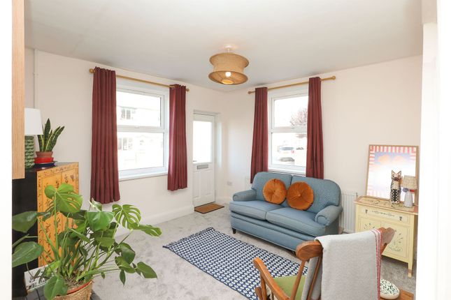 12 Coronation Road, Chesterfield photo 2