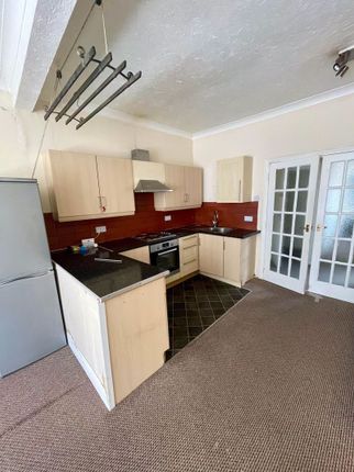 Flat to rent in Queens Road, Westbourne, Bournemouth