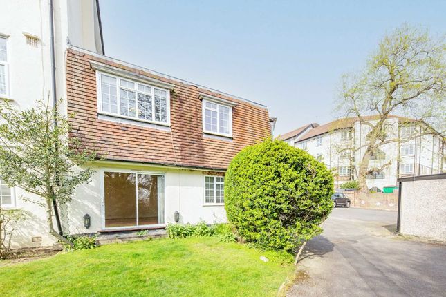 Flat B, The Cottage, 20, The Downs, London photo 4