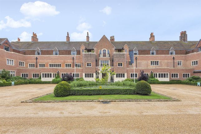 Thumbnail Flat to rent in 52 King Edward Vii Apartments, Kings Drive, Midhurst, West Sussex