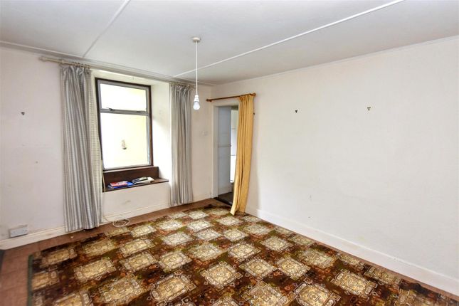 7, Roskear Fields, Camborne photo 4