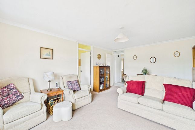 10, King Georges Close, Hitchin photo 4