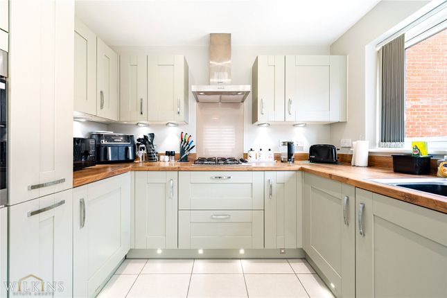 29, Sparrowdale Close, Atherstone photo 4