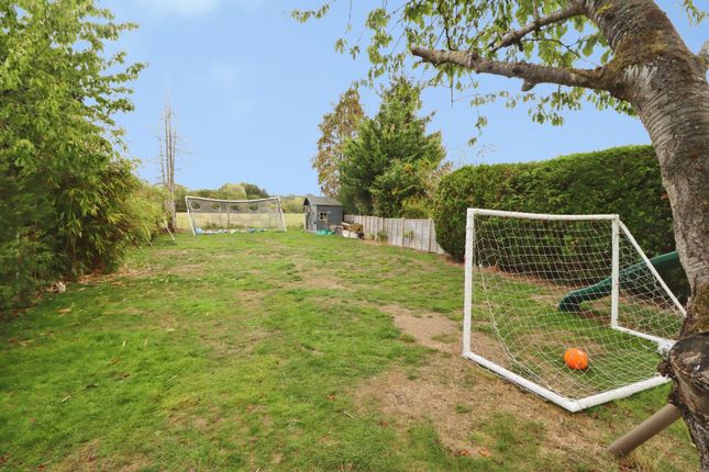 87, Coxtie Green Road, Brentwood photo 4