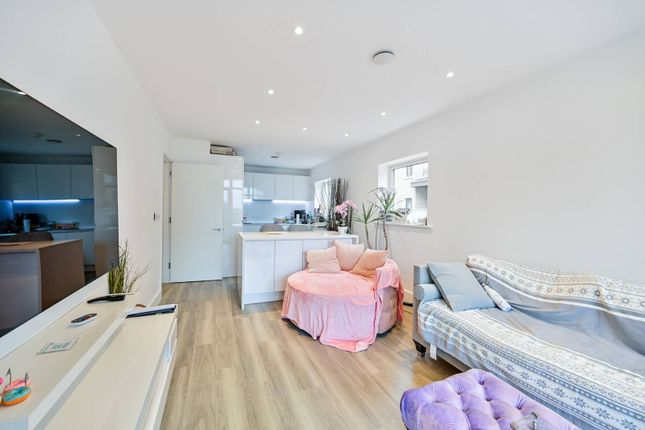 Thumbnail Flat to rent in Frazer Nash Close, Isleworth