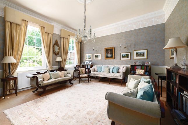 29, Winchfield Court, Hook photo 2