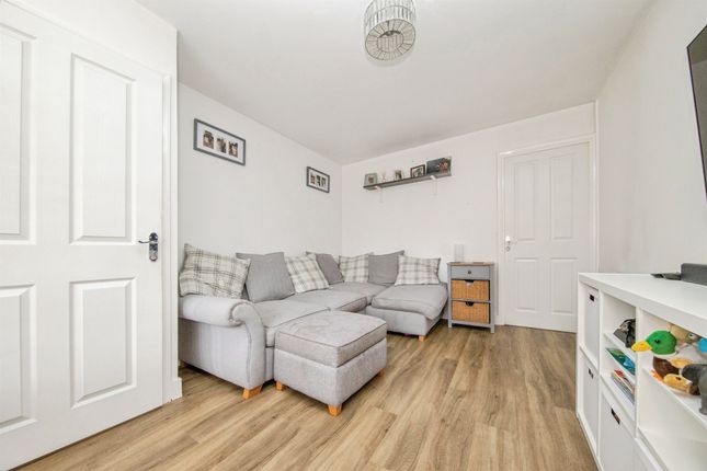 5, Hervey Close, Ipswich photo 4