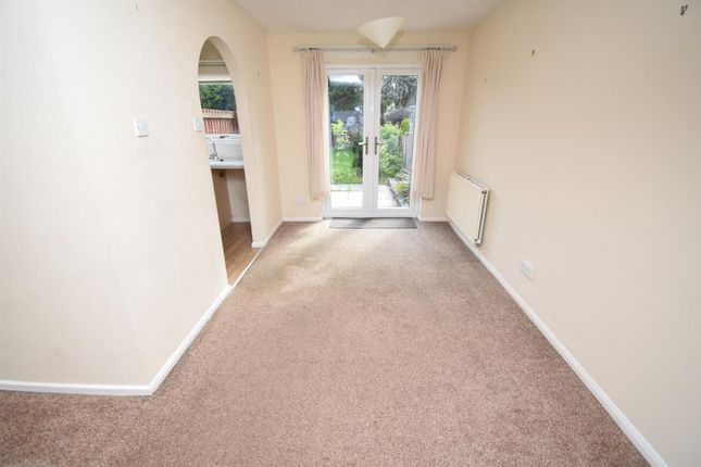 24, Holly Mede, Ossett photo 4