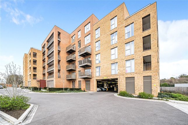 Flat for sale in Frogmore Avenue, Watford, Hertfordshire