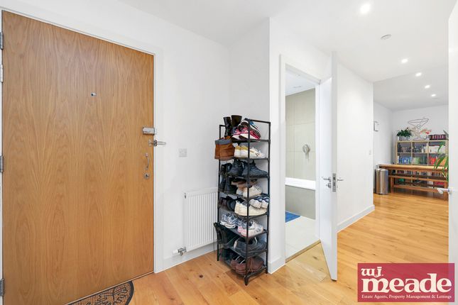 Flat to rent in Palmers Road, London