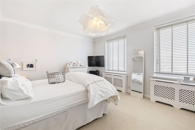 Flat for sale in Grand Avenue, Hove, East Sussex