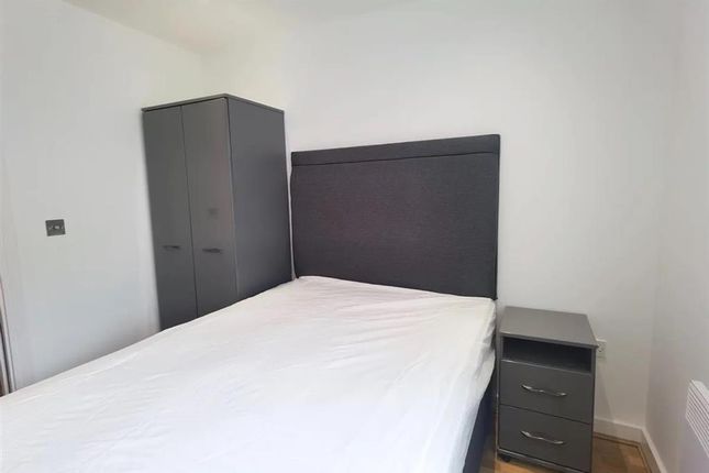 Flat to rent in Princess Way, Swansea