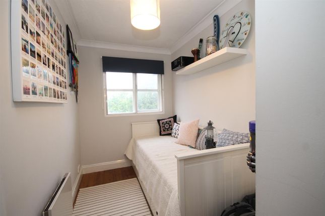 13 Poppy Close, Hackbridge photo 4