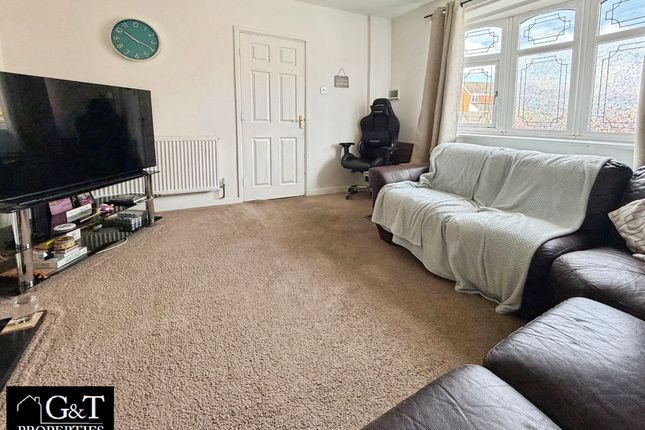 21 Dunns Bank, Brierley Hill photo 3