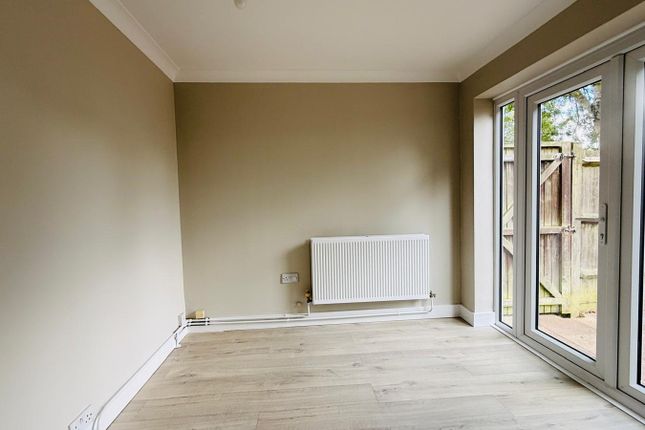 27 Wildman Close, Parkwood, Kent photo 4