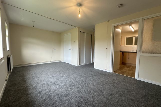 Thumbnail Studio to rent in Homedean Road, Chipstead