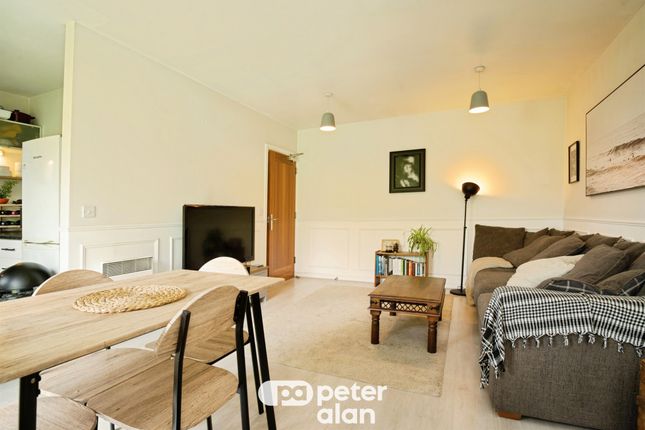 24, Rowsby Court, Cardiff photo 4