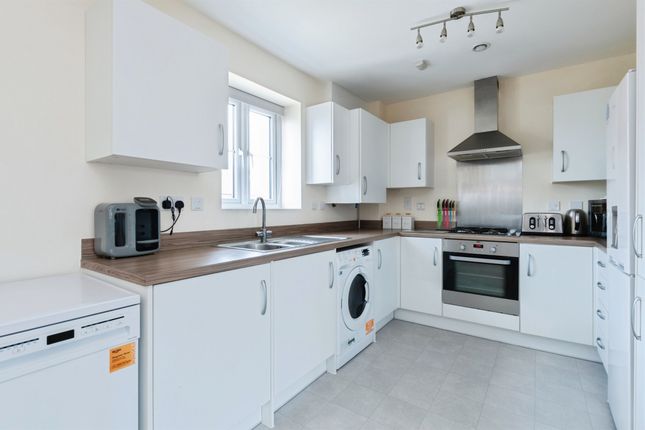 52, Chard Lane, Ringwood photo 4