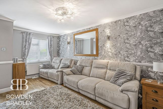 22 Crucible Close, Chadwell Heath photo 2
