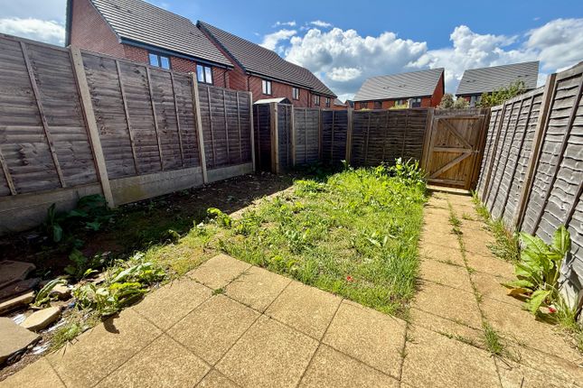 16 Luffield Close, Daventry, Northamptonshire photo 4