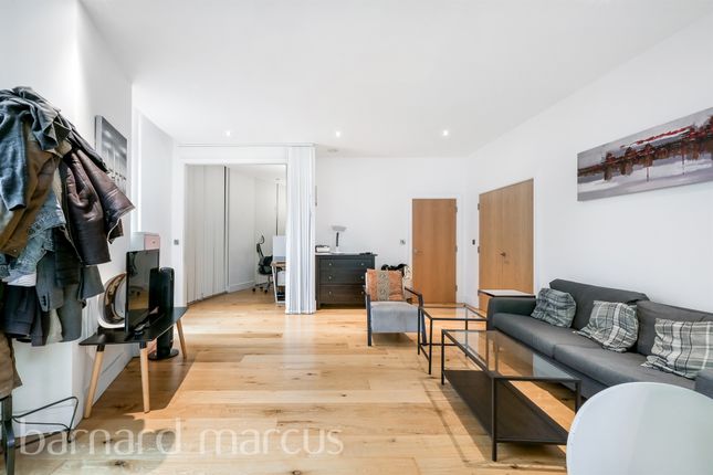 3-bed flat on 2, Signal House, 3., Seager Place, London, £450,000