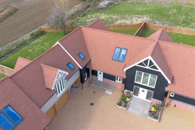 4 Bonnington Yard, Station Road, Bishop's Stortford photo 2