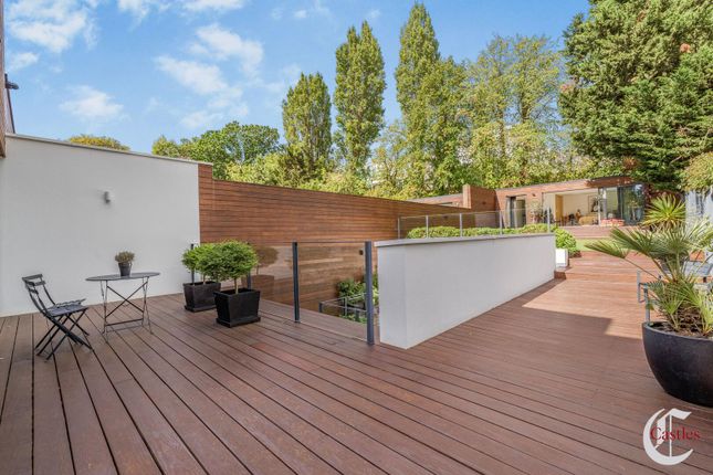 25, Hurst Avenue, Highgate photo 4