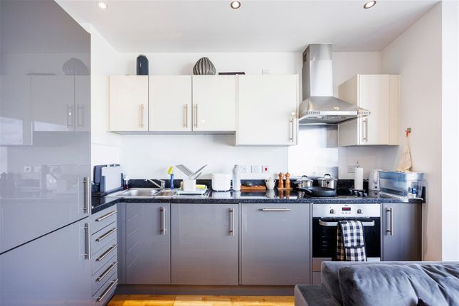 Flat for sale in Stratford, London