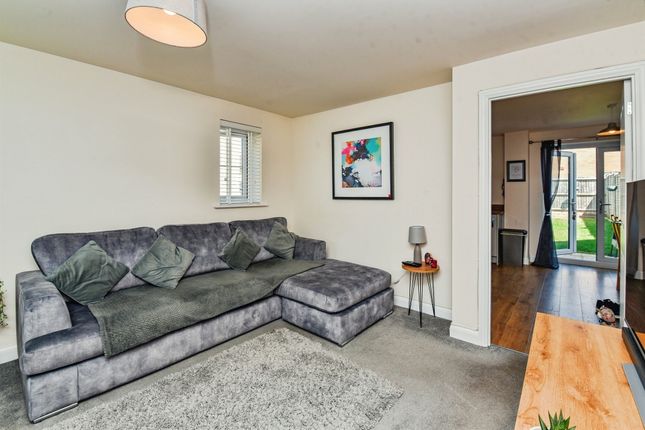 5, Theobald Road, Frome photo 4