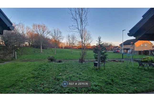 Columbine Way, Romford photo 2