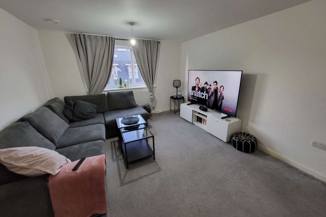 Flat 38, The Elms, Luton photo 3
