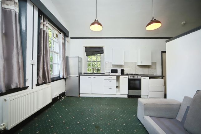 Flat 2D, Bishopsmead, Kingston Road, Taunton photo 3
