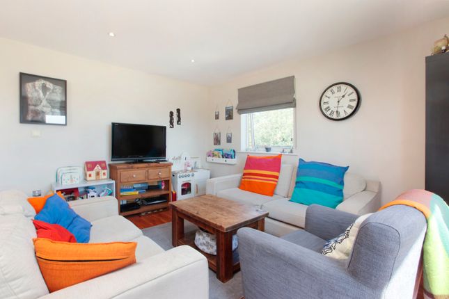 Flat for sale in Battersea High Street, Battersea, London