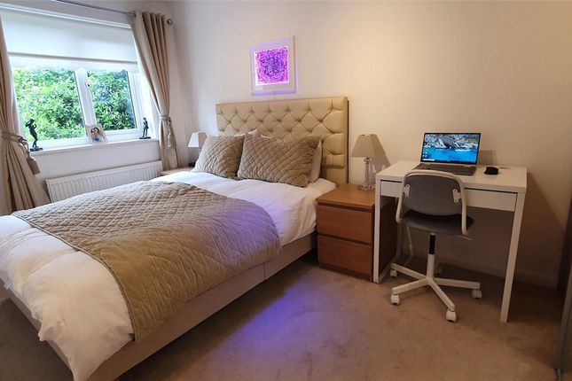 41, Rowlheys Place, West Drayton photo 4