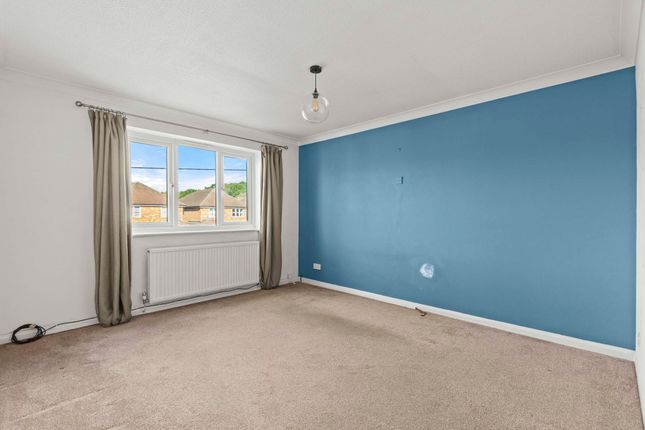 19 Springfields, 100 Hazlemere Road, High Wycombe photo 3