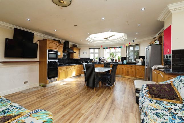 2, Stratton Drive, Barking photo 3