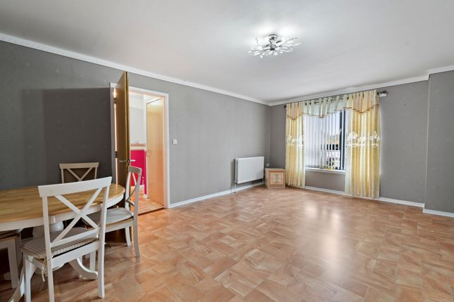 1/2 375 Wellshot Road, Glasgow photo 4