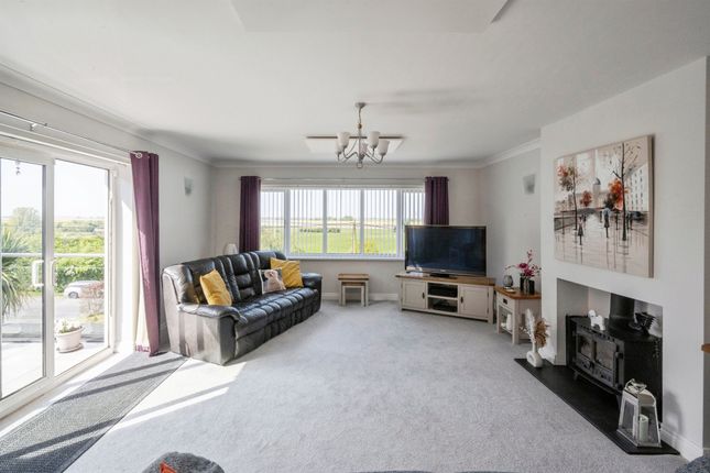 42, Stather Road, SCUNTHORPE photo 3