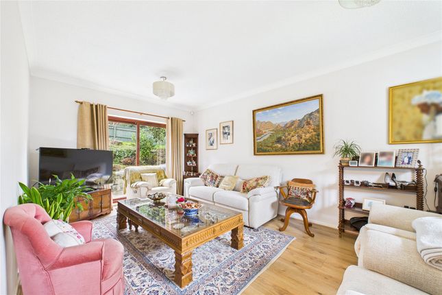 37, Fletcher Gardens, Bracknell photo 2