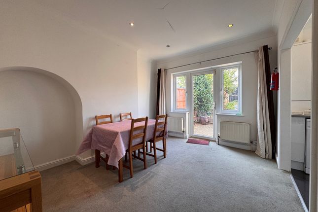 14, Chaucer Close, New Southgate photo 3