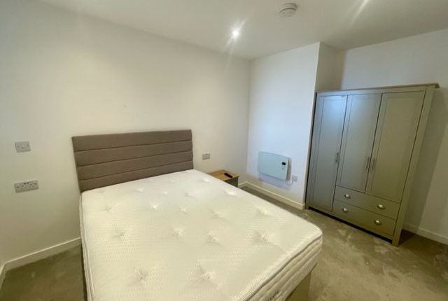 Flat to rent in Fifty5Ive Building, Queen Way, Salford