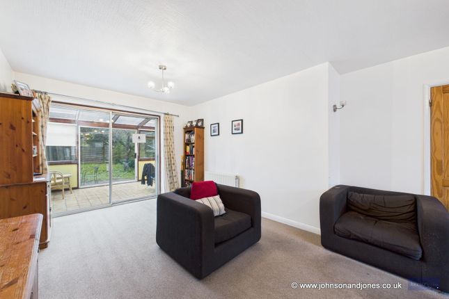 19, Weir Road, Chertsey photo 4
